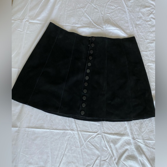 Zara Leather Suede Mid rise Mini Skirt STEVEN MEISEL Black button M NWT $230 - Picture 12 of 16